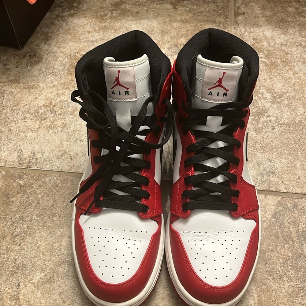 10.5 air jordan retro 1 (white varsity red black); original box